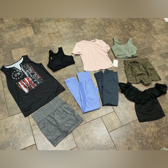 Assorted Women's small clothes and Activewear Bundle - Picture 1 of 4